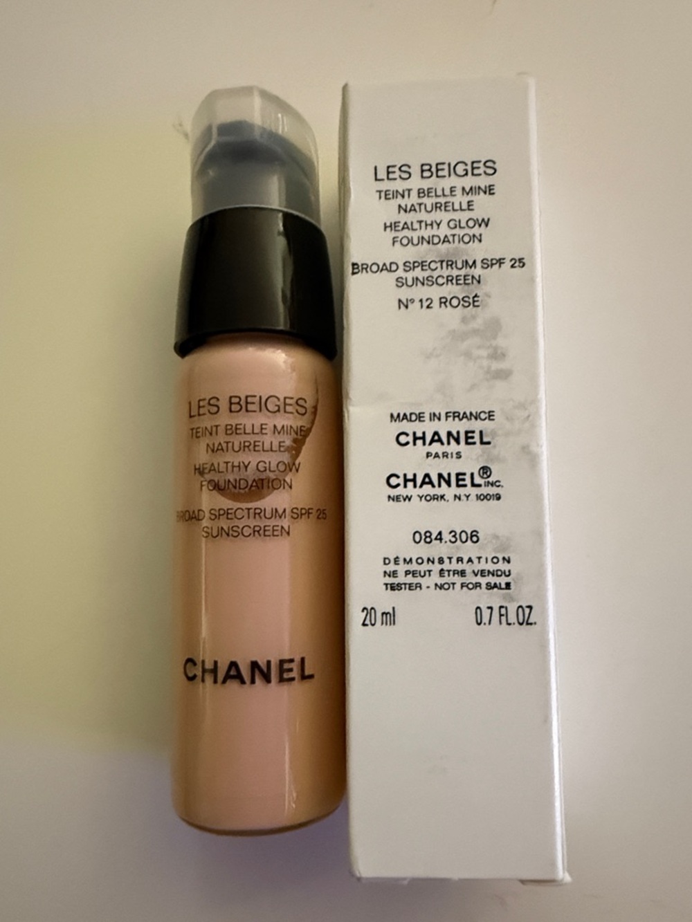 CHANEL Les Beiges Healthy Glow Foundation N°12 Rosé - Pink Beige